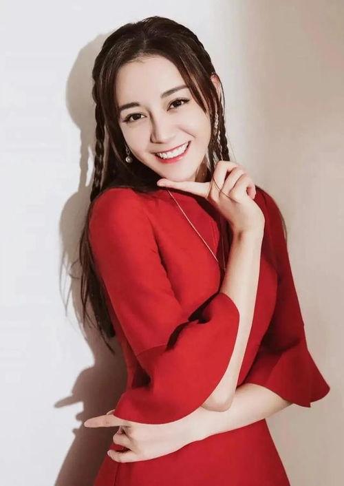 女明星红衣服生活照